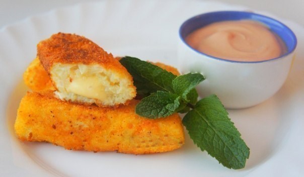Сырные палочки в картофеле