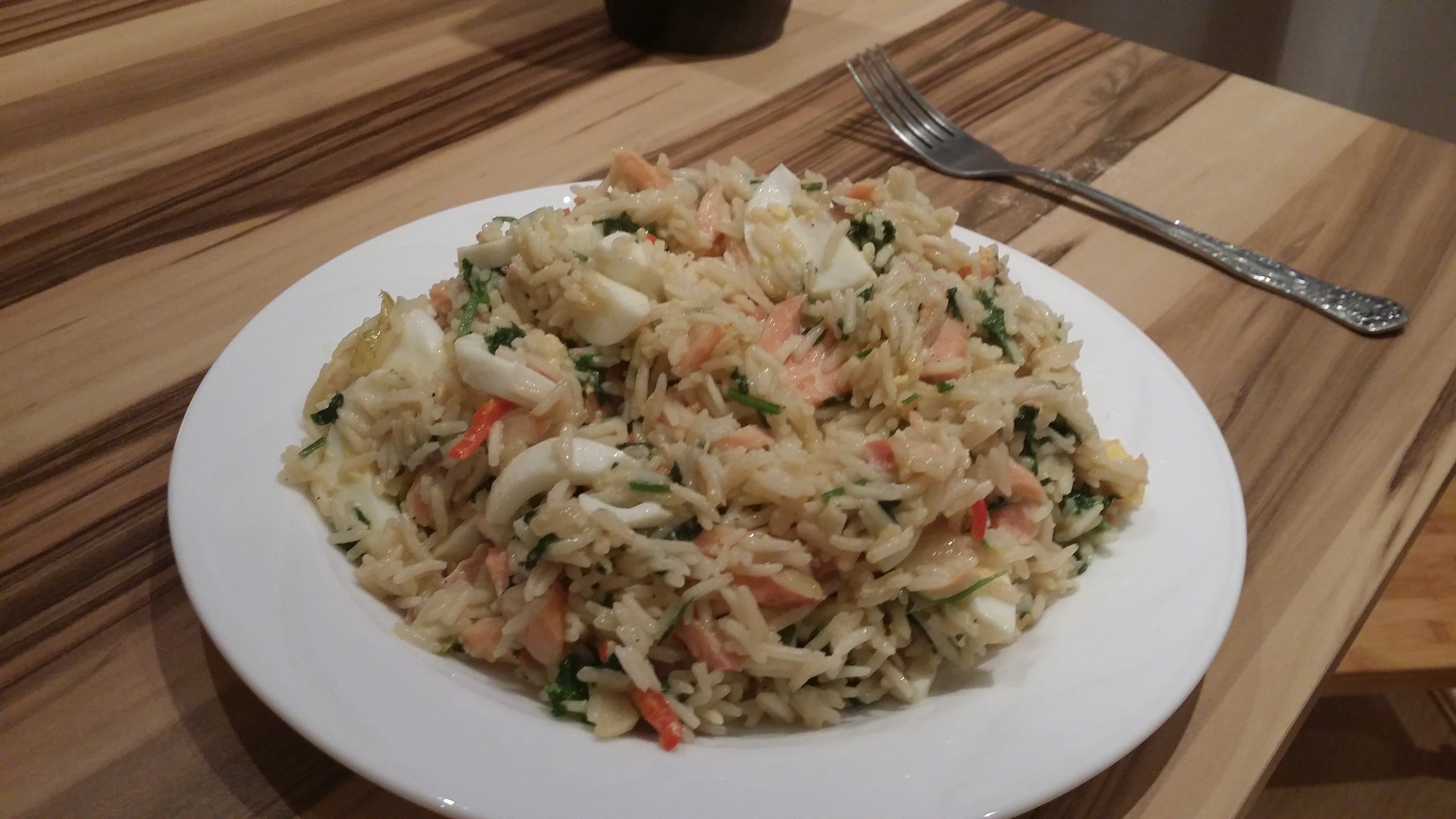 Кеджери с копченым лососем