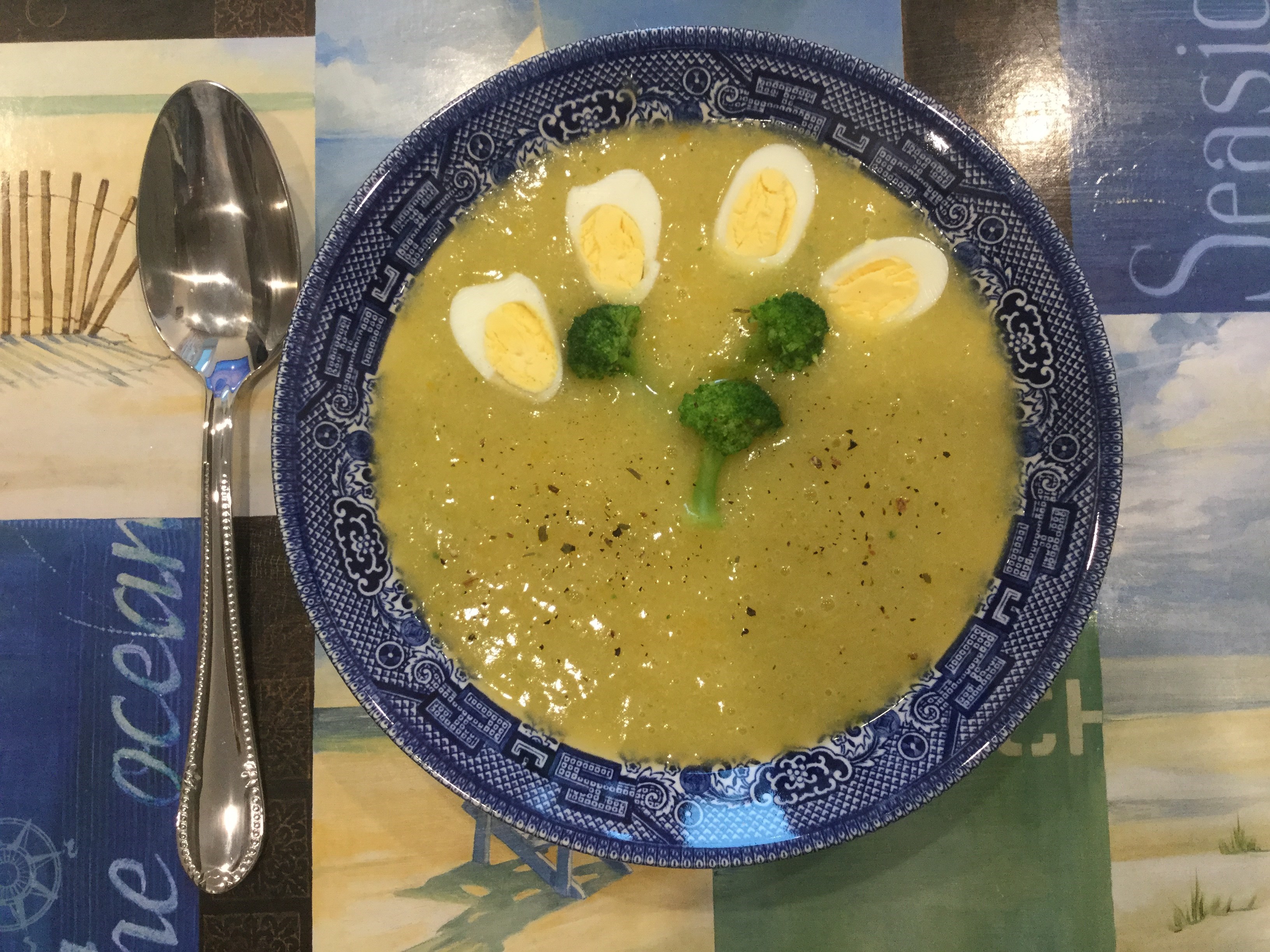 Овощной суп-пюре с перепелиными яйцами