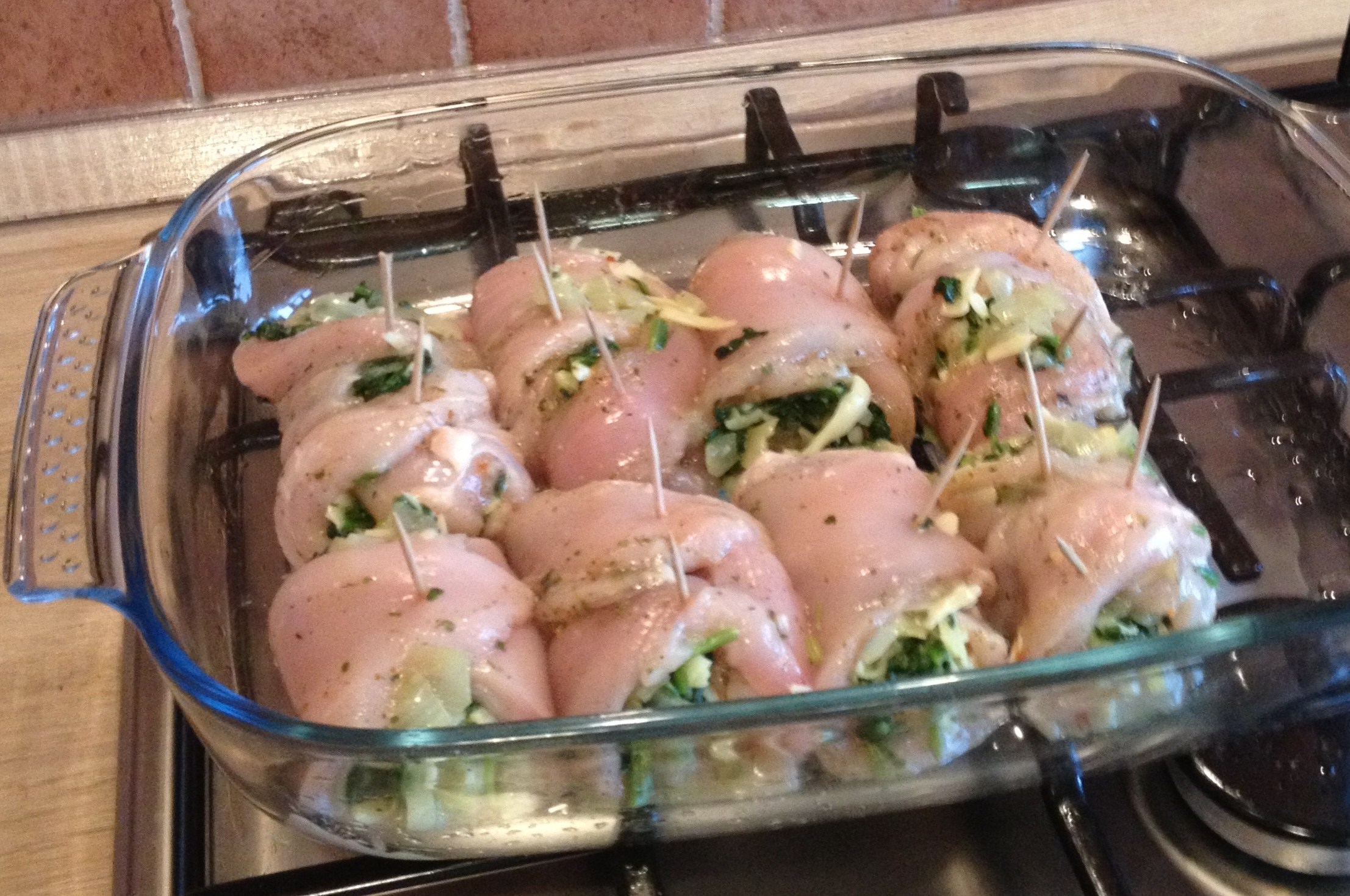 Рулетики из куриного филе со шпинатом и сыром