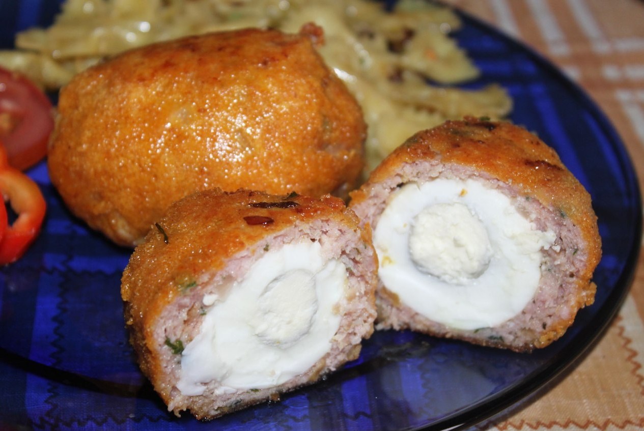 Котлеты, фаршированные яйцом