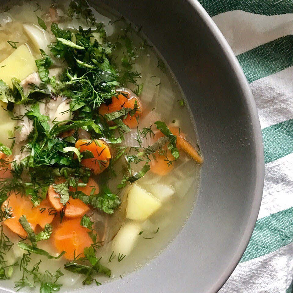 Легкий суп с чечевицей и куриным филе