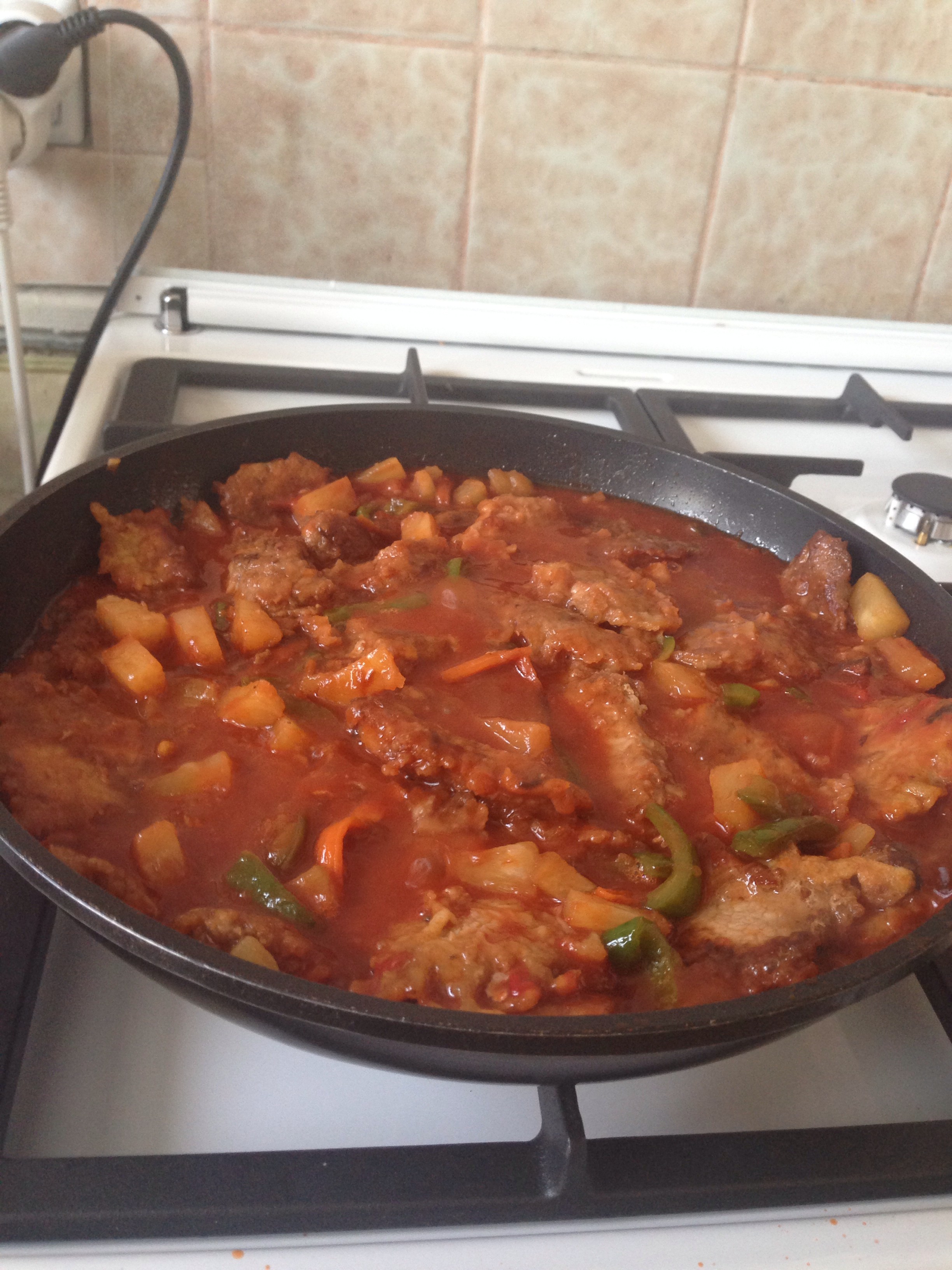 Свинина в кисло-сладком соусе с ананасами и рисом