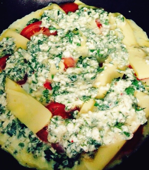Творог с сыром, яйцом и зеленью