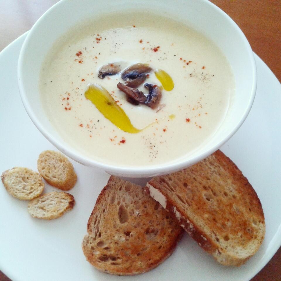 Сырный крем-суп с гренками