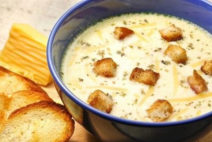 Сырный суп по‑французски с курицей и грибами