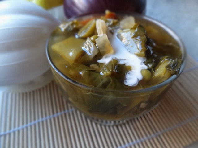 Легкий суп из французской фасоли и шпината