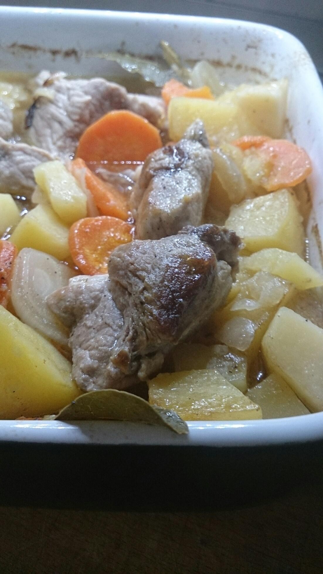 Жаркое из свинины и картофеля