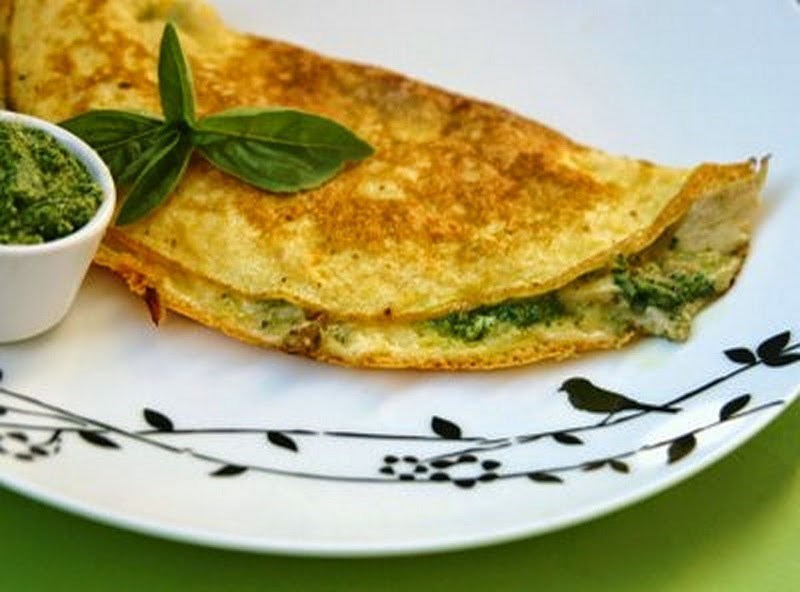 Омлет с творожным сыром и яблоком