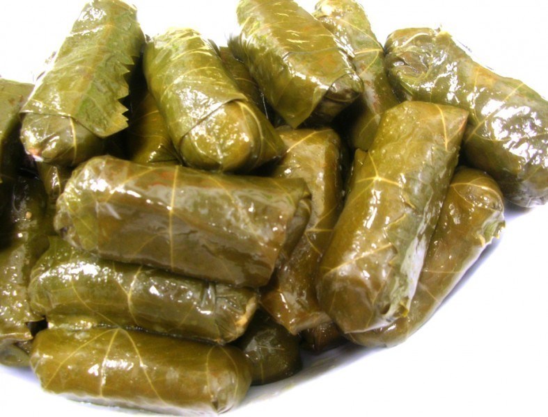 Долма из говядины с соусом мацони