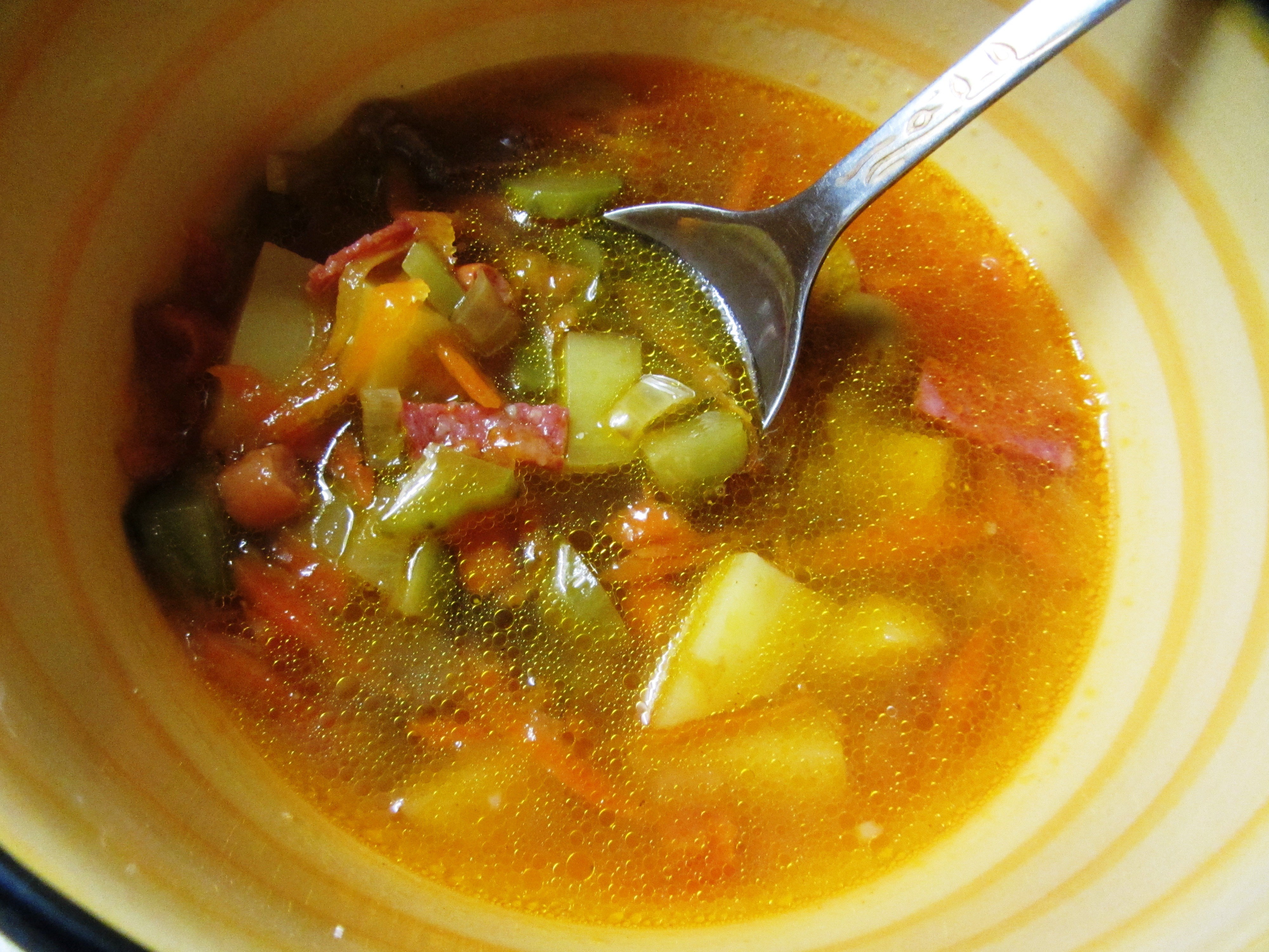 Солянка мясная с солеными огурцами