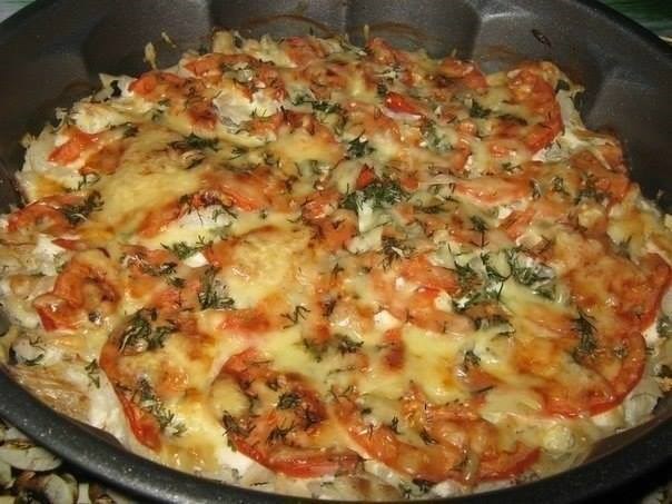 Филе трески, запеченное с картофелем и помидорами