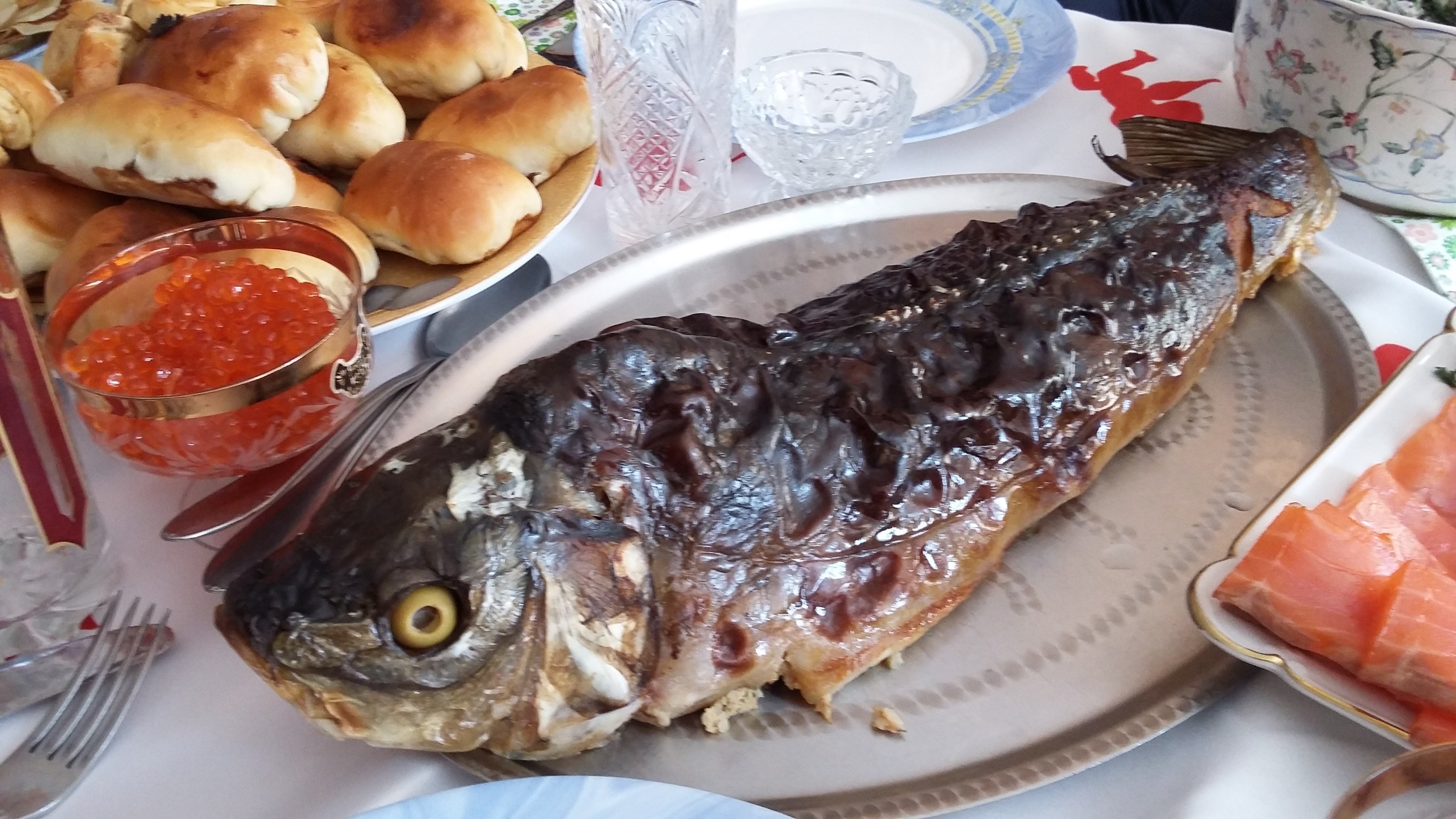 Карп, фаршированный рисом с овощами и сыром