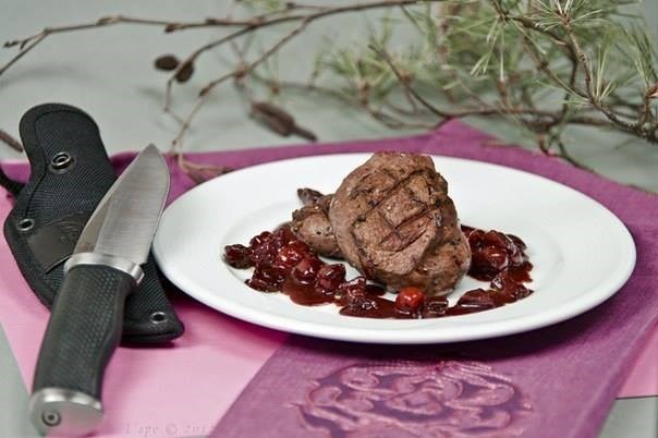 Оленина с вишней, корицей и грецким орехом