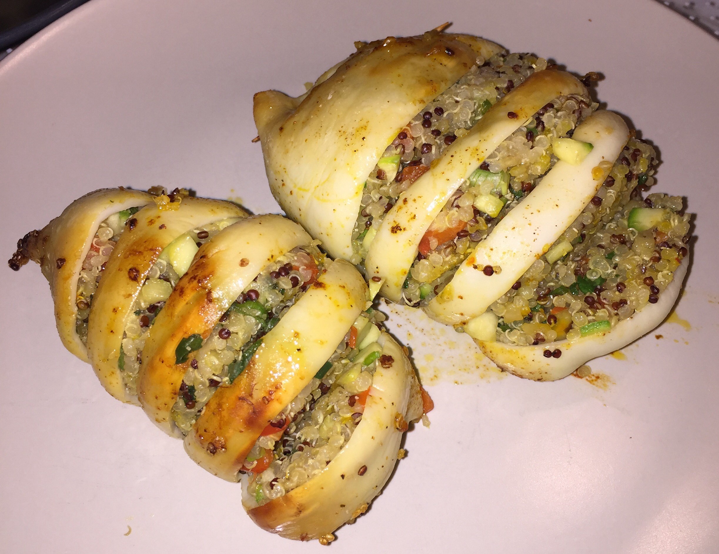 Кальмар фаршированный киноа и овощами