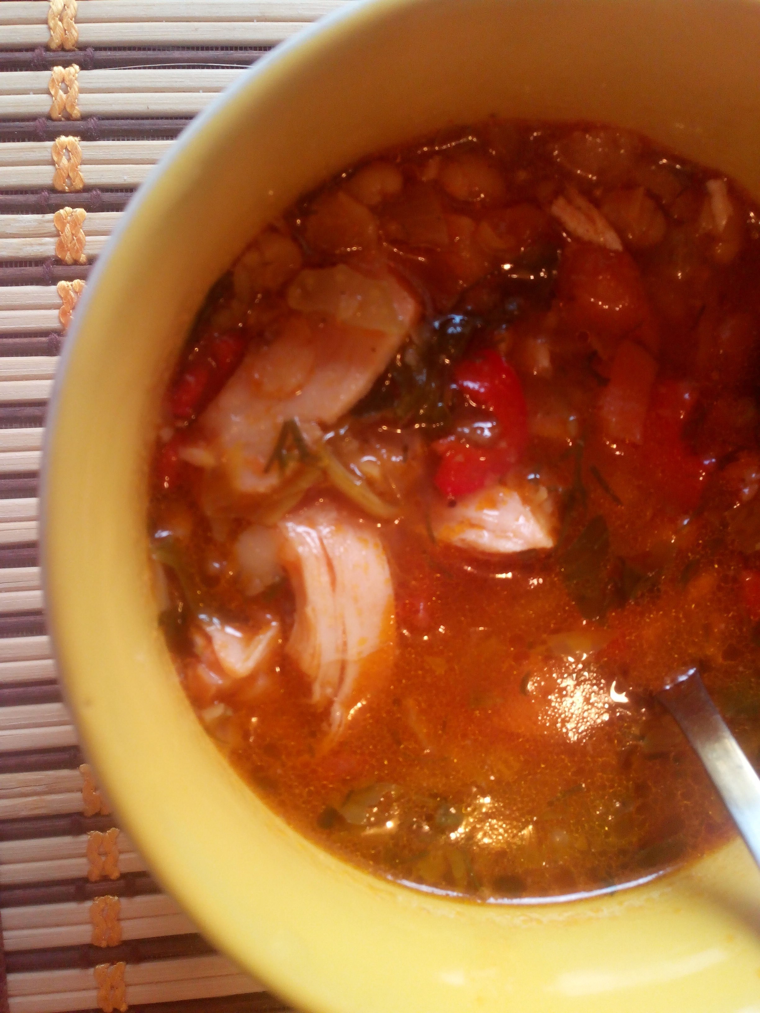 Острый суп с копченой курицей