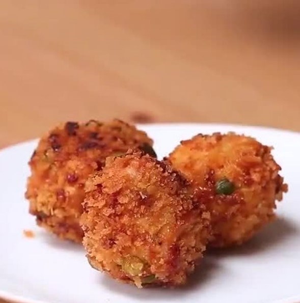 Куриные шарики с моцареллой