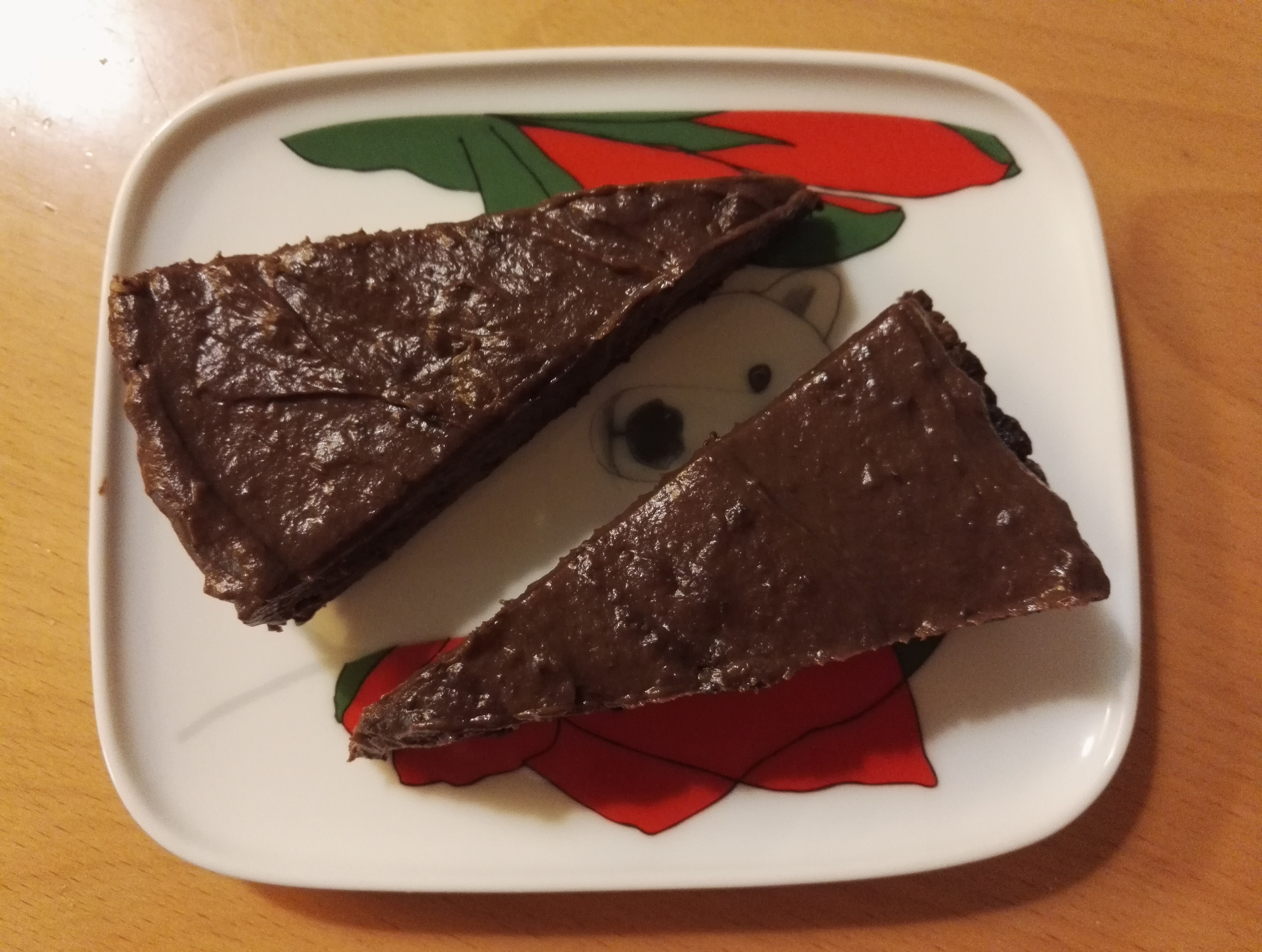 Шоколадный сыроедческий торт с грецкими орехами