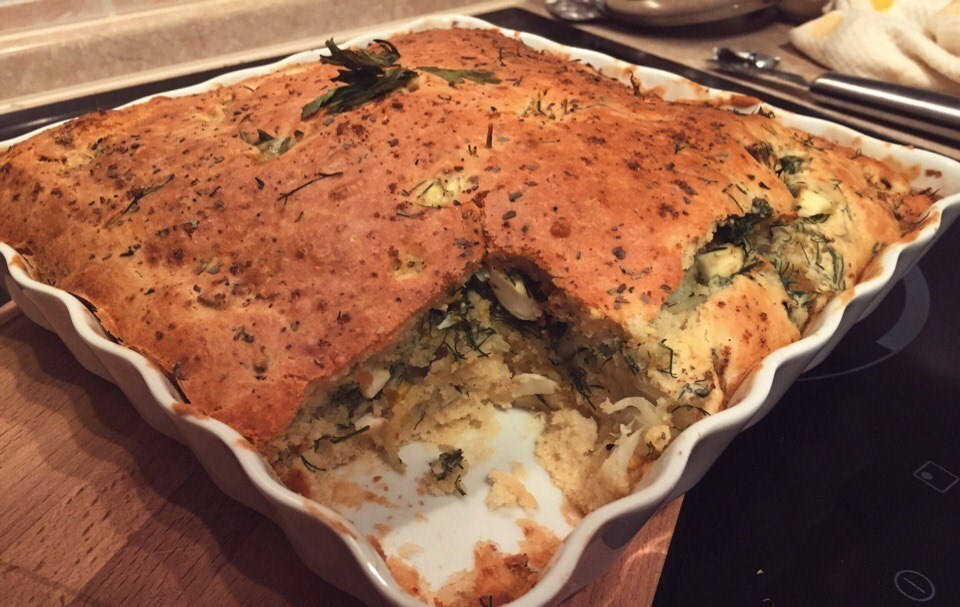 Пирог с брокколи, цветной капустой и зеленью