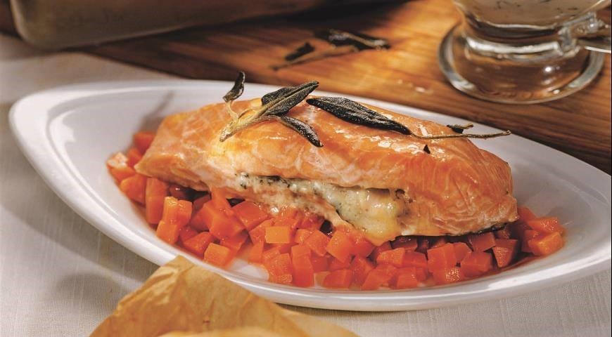 Лосось с сырной начинкой