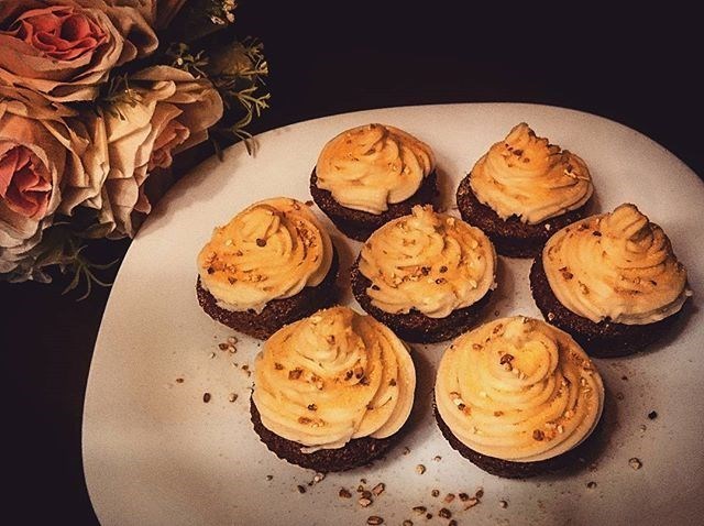 Морковные капкейки с апельсиновой цедрой (Carrot cupcakes with orange zest)