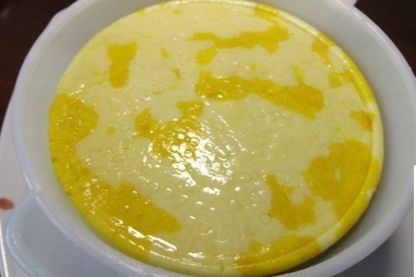 Домашний сыр с морковью и чесноком