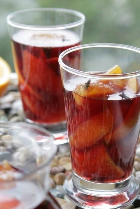 Винный коктейль с фруктами