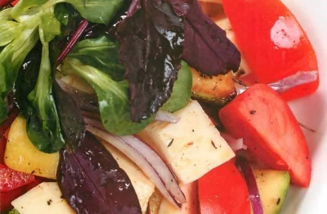 Салат с кабачками, помидорами и сыром