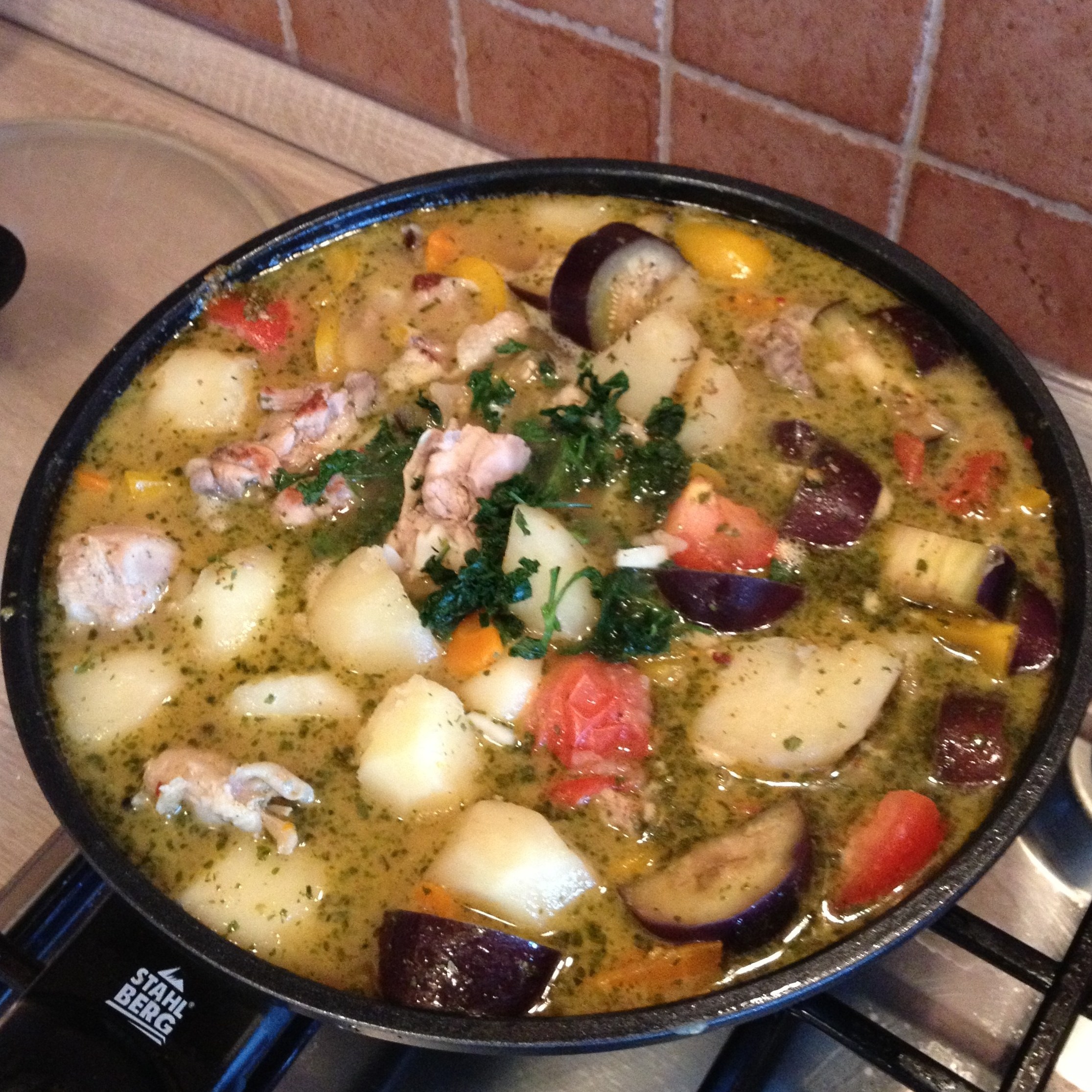 Тушеная курица с картофелем и баклажанами рецепт