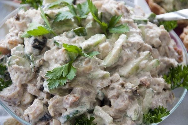 грецких орехов огурцом Салат и из чернослива грецких орехов огурцом Салат и из чернослива