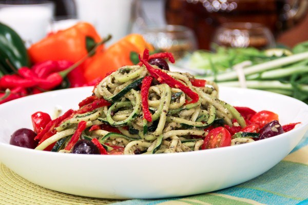 Паста с цукини, томатами и базиликом - кулинарный пошаговый рецепт с фото на KitchenMag.ru изображения Паста с цукини, томатами и базиликом - кулинарный пошаговый рецепт с фото на KitchenMag.ru изоражения