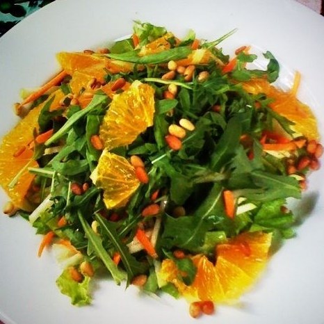 кедровыми соусе в Салат рукколой курицей маринованной соевом с с орешками и кедровыми соусе в Салат рукколой курицей маринованной соевом с с орешками и