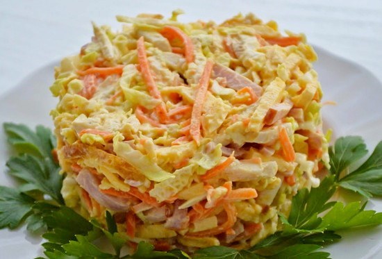 Как сделать салат из копченой курицы и корейской моркови